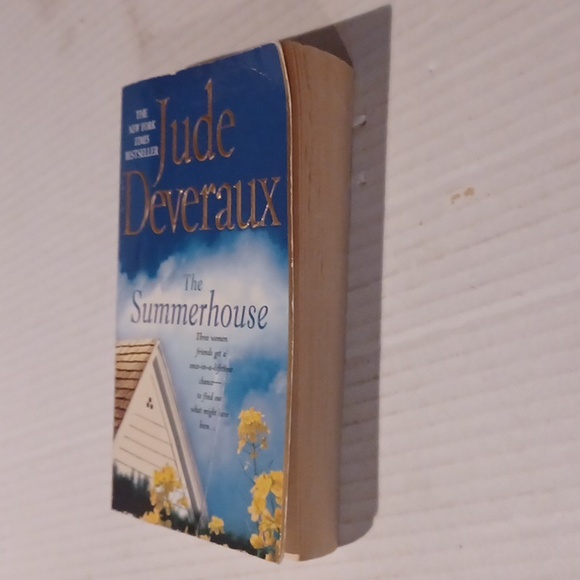 $4 Add-on "The Summerhouse" by Jude Deveraux - Paperback Novel - Picture 5 of 9